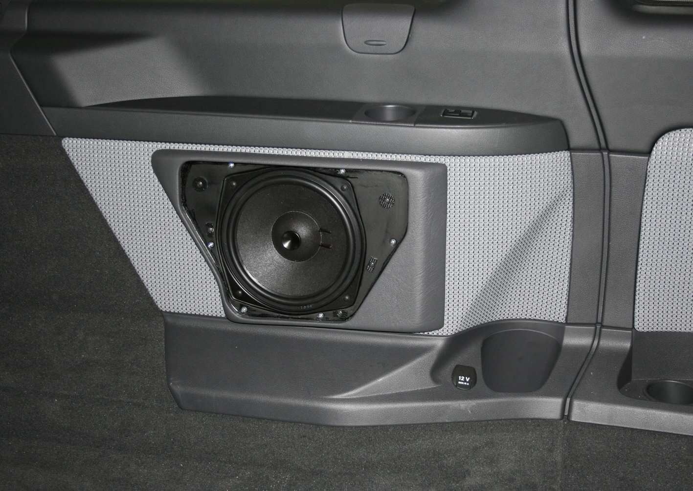 Mercedes Viano mod. din 2010- panouri spate cu sistem audio pe 2 căi - imagine 2