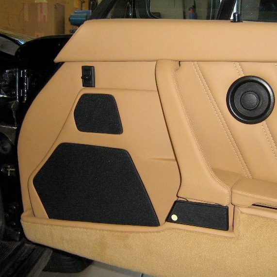 Porsche 911, mod. din 1973 – panouri de ușă cu sistem audio pe 3 căi